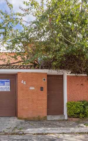 Casa para alugar com 270m², 4 quartos e 4 vagasFachada