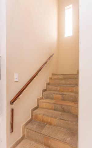 Casa para alugar com 270m², 4 quartos e 4 vagasEscada