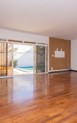 Casa para alugar com 270m², 4 quartos e 4 vagasSala