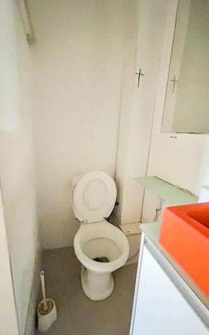 Casa para alugar com 40m², 2 quartos e 1 vaga Casa para alugar com 40m², 2 quartos e 1 vagaBanheiro social