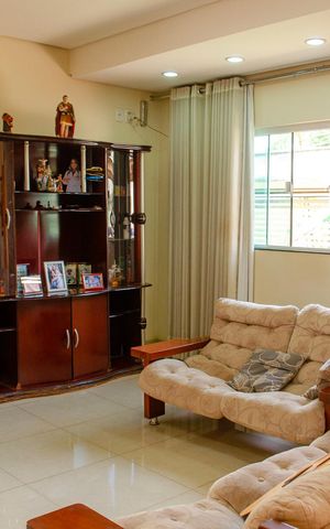 Casa à venda com 630m², 7 quartos e 8 vagas Casa à venda com 630m², 7 quartos e 8 vagasSala