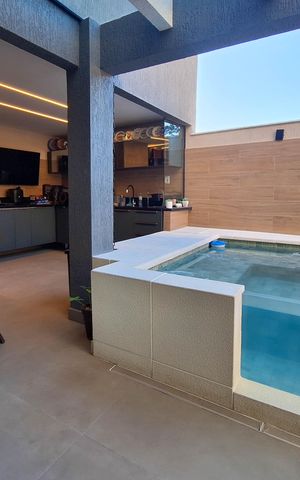 Casa à venda com 192m², 3 quartos e 2 vagas Casa à venda com 192m², 3 quartos e 2 vagasPiscina