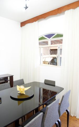 Casa à venda com 280m², 3 quartos e 2 vagas Casa à venda com 280m², 3 quartos e 2 vagasSala