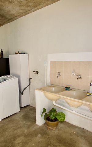 Casa à venda com 280m², 3 quartos e 2 vagas Casa à venda com 280m², 3 quartos e 2 vagasCozinha e Área de Serviço