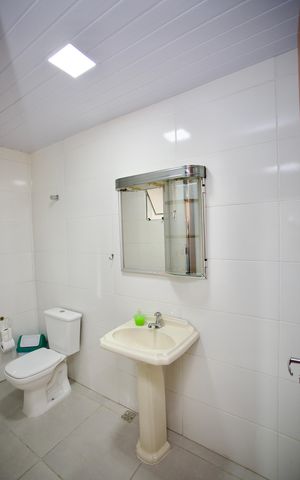Casa à venda com 280m², 3 quartos e 2 vagas Casa à venda com 280m², 3 quartos e 2 vagasLavabo