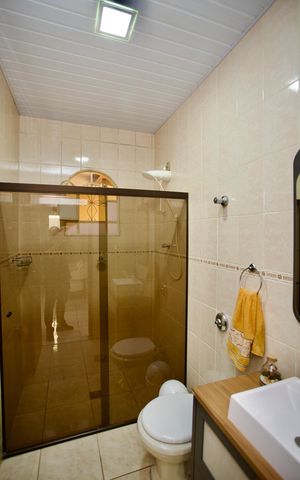 Casa à venda com 280m², 3 quartos e 2 vagas Casa à venda com 280m², 3 quartos e 2 vagasBanheiro Social