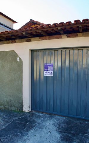 Casa à venda com 280m², 3 quartos e 2 vagas Casa à venda com 280m², 3 quartos e 2 vagasFachada