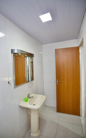 Casa à venda com 280m², 3 quartos e 2 vagas Casa à venda com 280m², 3 quartos e 2 vagasLavabo
