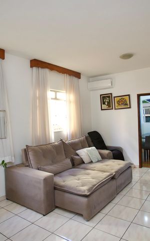 Casa à venda com 280m², 3 quartos e 2 vagas Casa à venda com 280m², 3 quartos e 2 vagasSala de TV