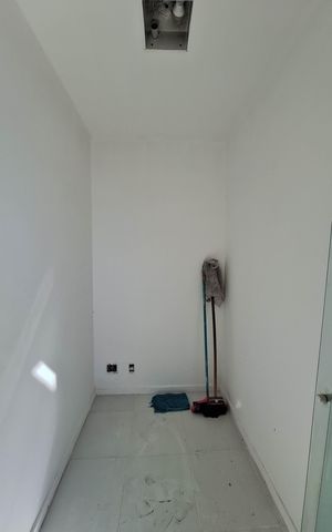 Apartamento à venda com 190m², 3 quartos e 3 vagas Apartamento à venda com 190m², 3 quartos e 3 vagasQuarto de Serviço
