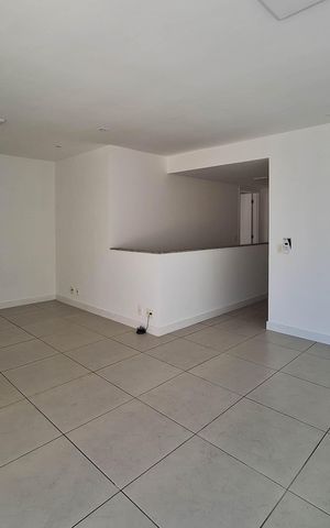 Apartamento à venda com 190m², 3 quartos e 3 vagas Apartamento à venda com 190m², 3 quartos e 3 vagasSala