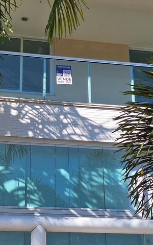 Apartamento à venda com 190m², 3 quartos e 3 vagas Apartamento à venda com 190m², 3 quartos e 3 vagasPlaca