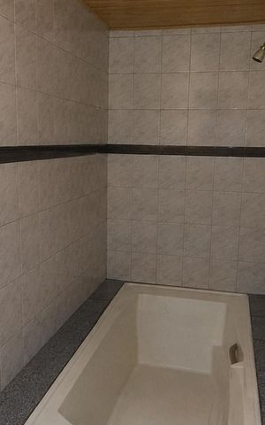 Casa à venda com 106m², 3 quartos e 2 vagas Casa à venda com 106m², 3 quartos e 2 vagasBanheiro