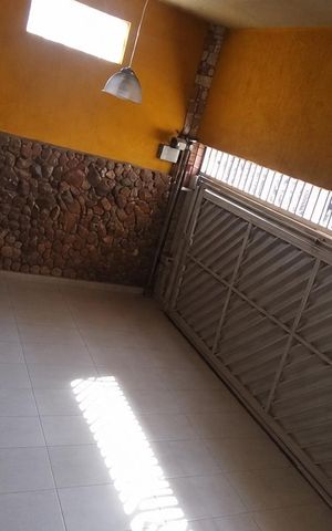 Casa à venda com 106m², 3 quartos e 2 vagas Casa à venda com 106m², 3 quartos e 2 vagasÁrea externa