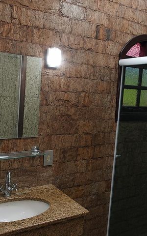 Casa à venda com 106m², 3 quartos e 2 vagas Casa à venda com 106m², 3 quartos e 2 vagasBanheiro