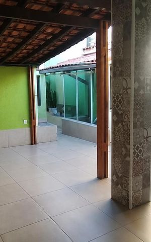 Casa à venda com 106m², 3 quartos e 2 vagas Casa à venda com 106m², 3 quartos e 2 vagasÁrea externa