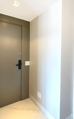 Apartamento à venda com 250m², 4 quartos e 3 vagas Apartamento à venda com 250m², 4 quartos e 3 vagasHall de entrada