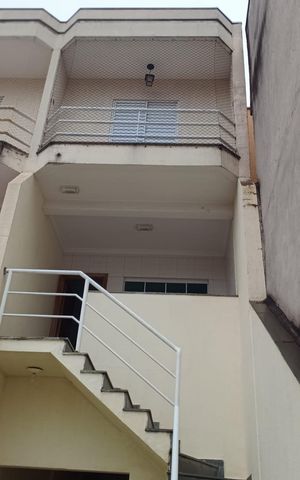 Casa para alugar com 240m², 3 quartos e 3 vagas Casa para alugar com 240m², 3 quartos e 3 vagasÁrea externa