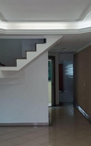 Casa para alugar com 240m², 3 quartos e 3 vagas Casa para alugar com 240m², 3 quartos e 3 vagasSala