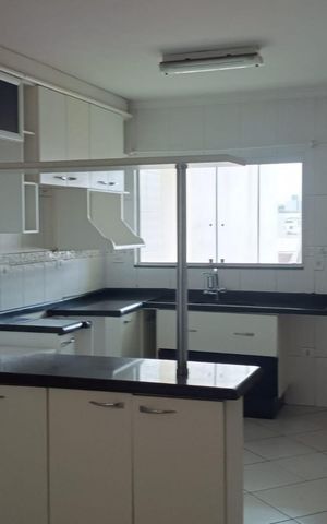 Casa para alugar com 240m², 3 quartos e 3 vagas Casa para alugar com 240m², 3 quartos e 3 vagasCozinha