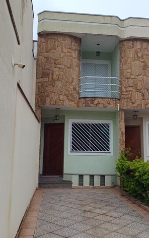 Casa para alugar com 240m², 3 quartos e 3 vagas Casa para alugar com 240m², 3 quartos e 3 vagasÁrea externa