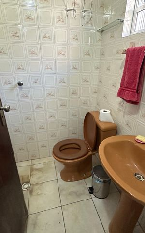 Casa à venda com 295m², 5 quartos e 2 vagasBanheiro da Suíte 3 - Edícula