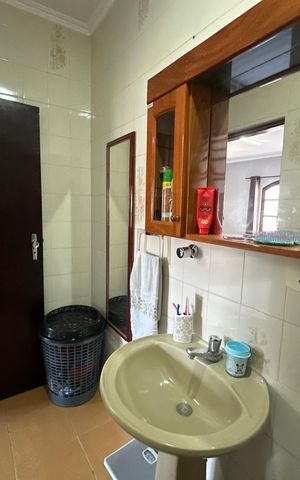 Casa à venda com 295m², 5 quartos e 2 vagasBanheiro da Suíte 2