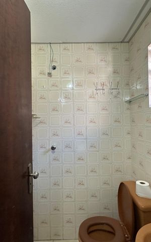 Casa à venda com 295m², 5 quartos e 2 vagasBanheiro da Suíte 3 - Edícula