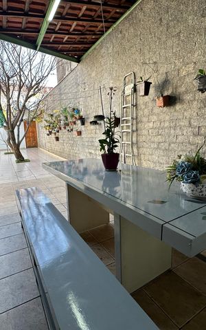 Casa à venda com 295m², 5 quartos e 2 vagasChurrasqueira