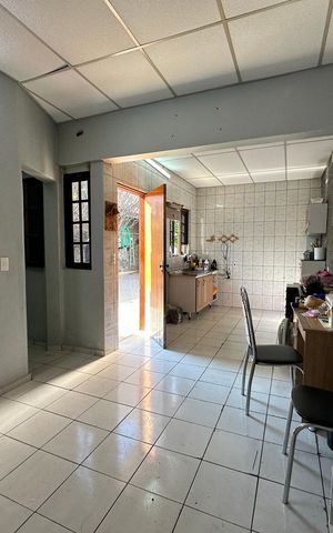 Casa à venda com 295m², 5 quartos e 2 vagasEdícula