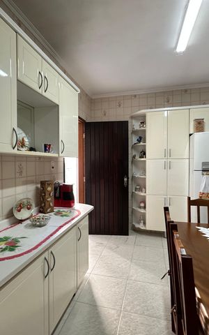 Casa à venda com 295m², 5 quartos e 2 vagasCozinha