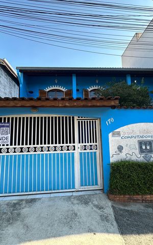 Casa à venda com 295m², 5 quartos e 2 vagasFachada