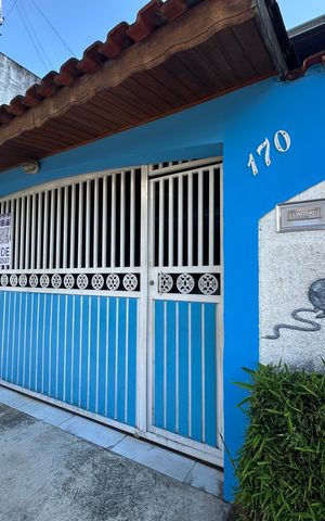 Casa à venda com 295m², 5 quartos e 2 vagasFachada