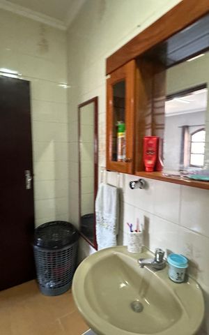 Casa à venda com 295m², 5 quartos e 2 vagasBanheiro da Suíte 2
