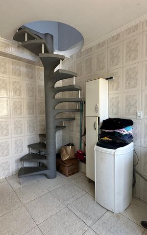 Casa à venda com 295m², 5 quartos e 2 vagasÁrea de Serviço
