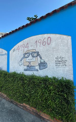Casa à venda com 295m², 5 quartos e 2 vagasFachada