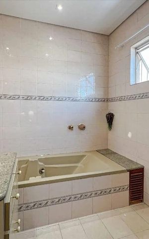 Apartamento para alugar com 180m², 4 quartos e 1 vaga