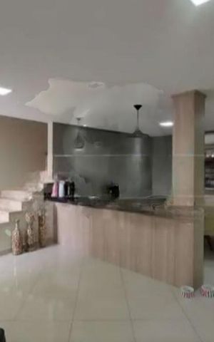 Casa à venda com 173m², 4 quartos e 4 vagas
