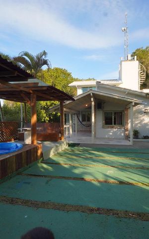 Casa para alugar com 300m², 2 quartos e 2 vagasFachada