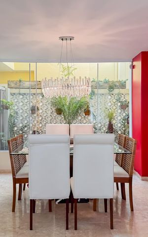 Casa à venda com 200m², 3 quartos e 3 vagas Casa à venda com 200m², 3 quartos e 3 vagasSala