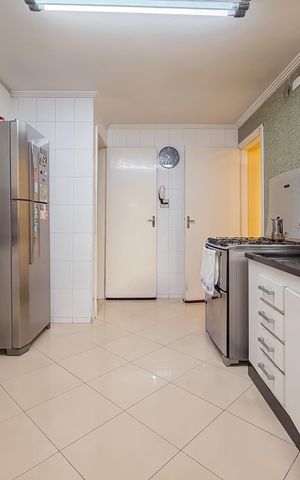 Casa à venda com 200m², 3 quartos e 3 vagas Casa à venda com 200m², 3 quartos e 3 vagasCozinha