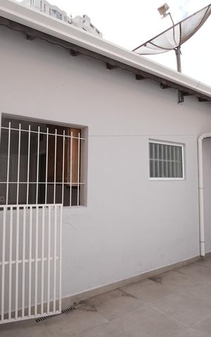 Casa para alugar com 143m², 2 quartos e 2 vagasQuintal
