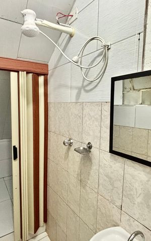 Casa para alugar com 60m², 2 quartos e 1 vaga Casa para alugar com 60m², 2 quartos e 1 vagaBanheiro