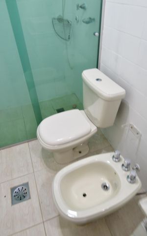 Apartamento à venda com 77m², 2 quartos e 1 vagaBanheiro