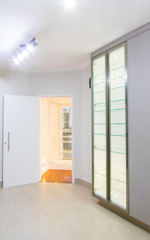 Apartamento à venda com 147m², 4 quartos e 2 vagas Apartamento à venda com 147m², 4 quartos e 2 vagasCozinha