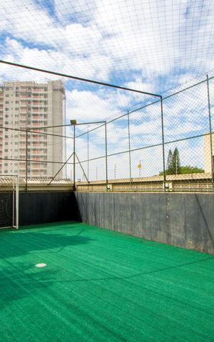 Apartamento à venda com 147m², 4 quartos e 2 vagas Apartamento à venda com 147m², 4 quartos e 2 vagasÁrea comum - Quadra esportiva