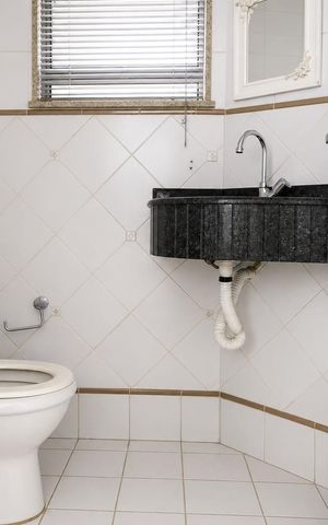 Casa de condomínio para alugar com 200m², 3 quartos e 2 vagas Casa de condomínio para alugar com 200m², 3 quartos e 2 vagasBanheiro social