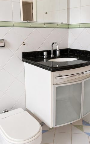 Casa de condomínio para alugar com 200m², 3 quartos e 2 vagas Casa de condomínio para alugar com 200m², 3 quartos e 2 vagasBanheiro social