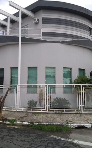 Casa de condomínio para alugar com 200m², 3 quartos e 2 vagas Casa de condomínio para alugar com 200m², 3 quartos e 2 vagasFachada