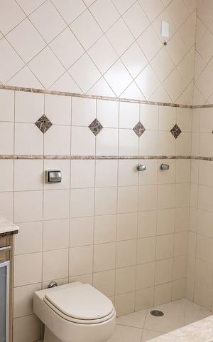 Casa de condomínio para alugar com 200m², 3 quartos e 2 vagas Casa de condomínio para alugar com 200m², 3 quartos e 2 vagasBanheiro social